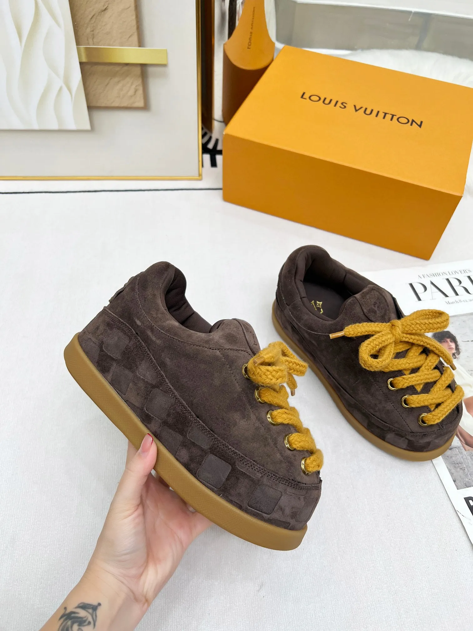 👟👟Ex-factory price 660👟👟 louis vuitton (Louis Vuitton/lv)🔍Autumn and winter~Ugly little chubby, new shoe style YETI🔥🔥🔥🔥 Super street-style bread shoes are here! ! ! Chubby is so cute~💞 What a great tool for showing off slim legs! The inner height is increased by 5 cm, the legs are longer and thinner, and the beef tendon bottom is super comfortable, suitable for couples 💞💞💞💞 Fabric: imported high mercerized ox velvet embossed craftsmanship Number of yards: 35-45 yards (46🉑custom-made, non-returnable)